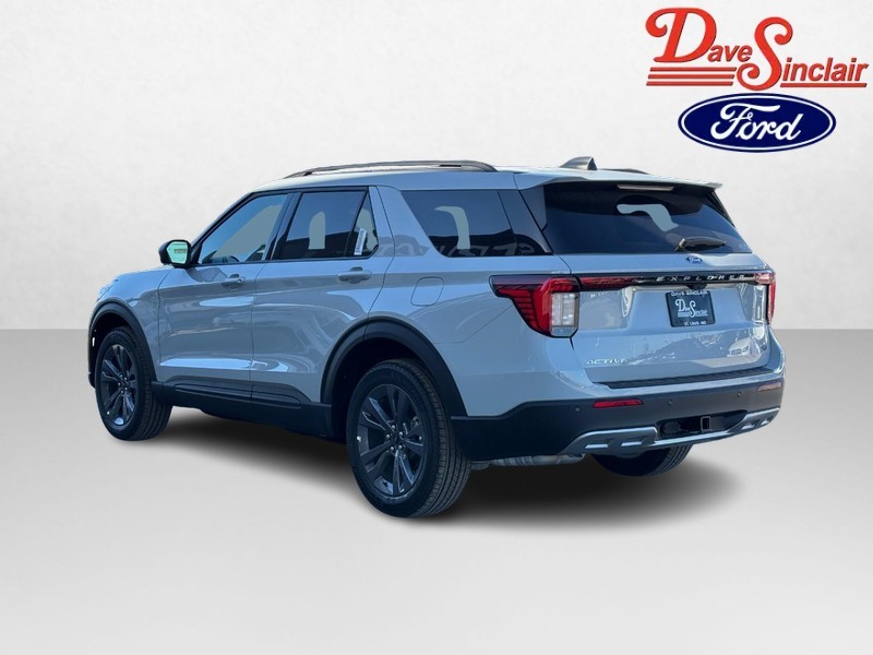 Ford Explorer Vehicle Full-screen Gallery Image 09