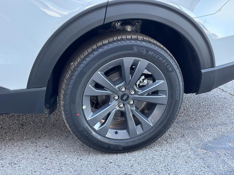Ford Explorer Vehicle Full-screen Gallery Image 12