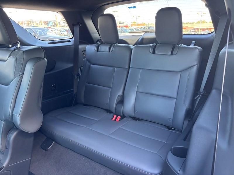 Ford Explorer Vehicle Full-screen Gallery Image 13