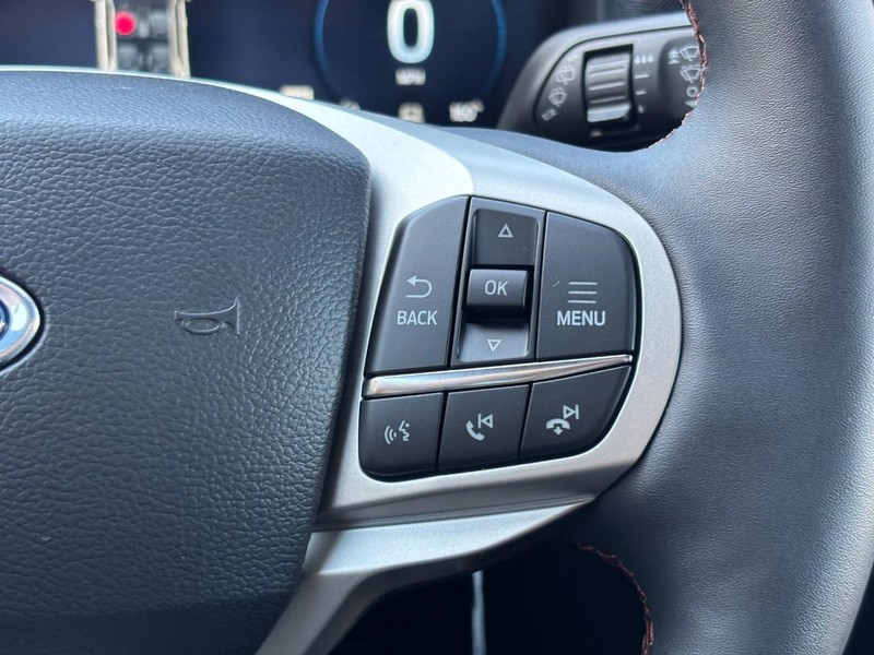 Ford Explorer Vehicle Full-screen Gallery Image 21