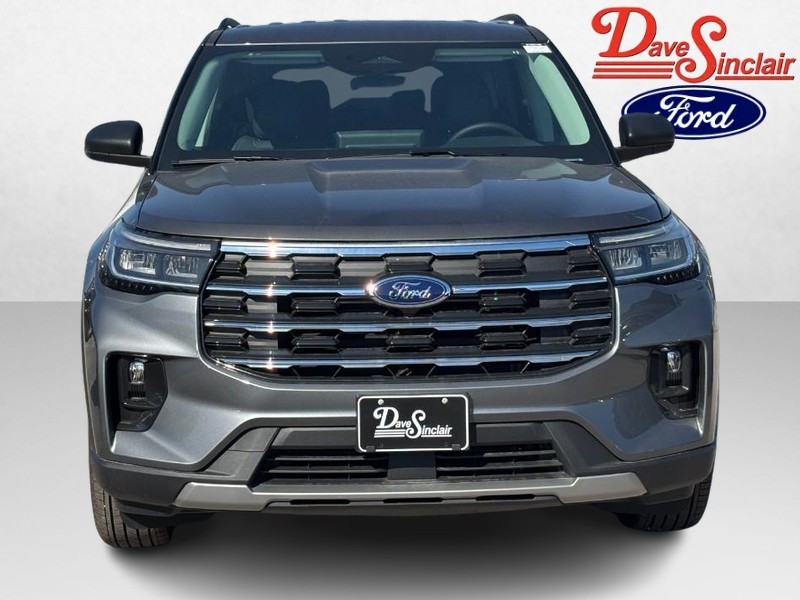 Ford Explorer Vehicle Full-screen Gallery Image 02