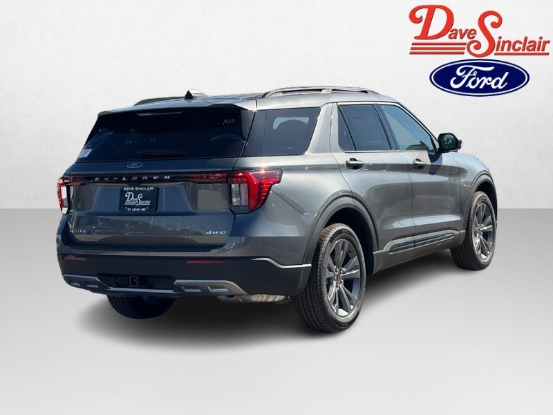 Ford Explorer Vehicle Full-screen Gallery Image 07
