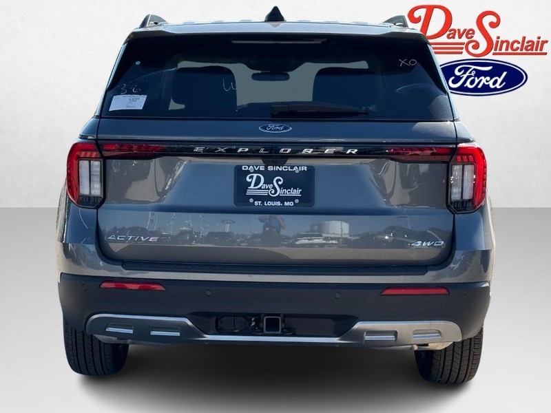 Ford Explorer Vehicle Full-screen Gallery Image 08