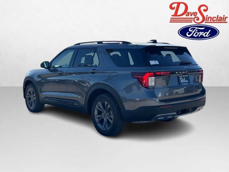Ford Explorer Vehicle Full-screen Gallery Image 09