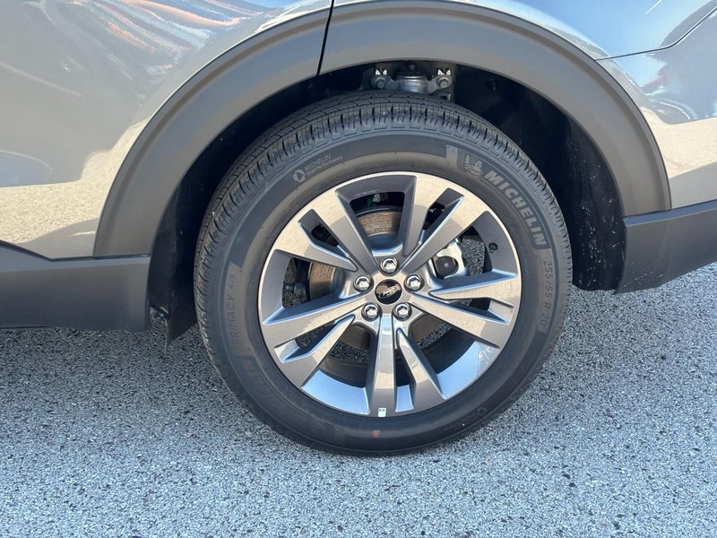 Ford Explorer Vehicle Full-screen Gallery Image 12