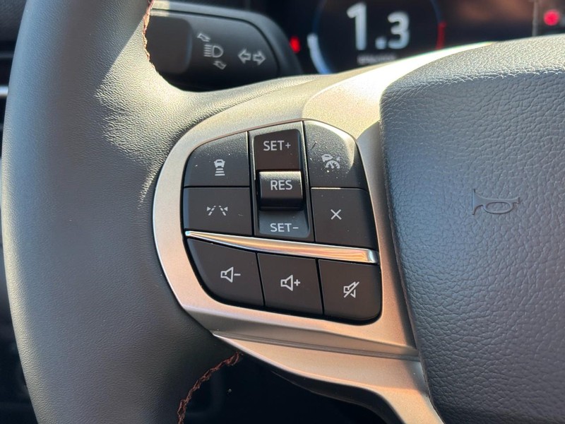 Ford Explorer Vehicle Full-screen Gallery Image 20