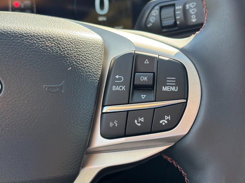 Ford Explorer Vehicle Full-screen Gallery Image 21