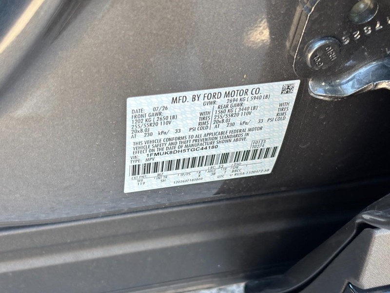 Ford Explorer Vehicle Full-screen Gallery Image 25