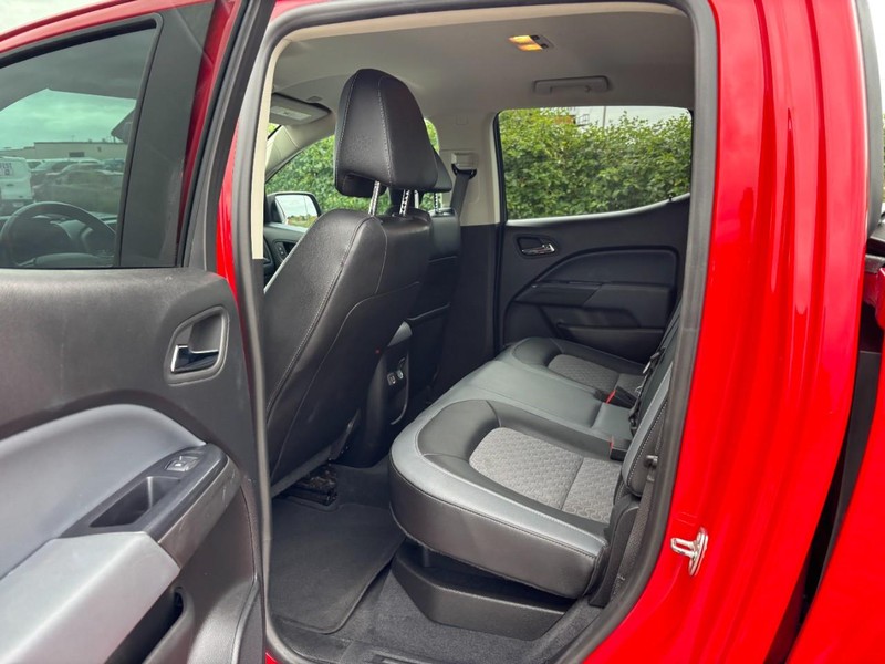 Chevrolet Colorado Vehicle Full-screen Gallery Image 11