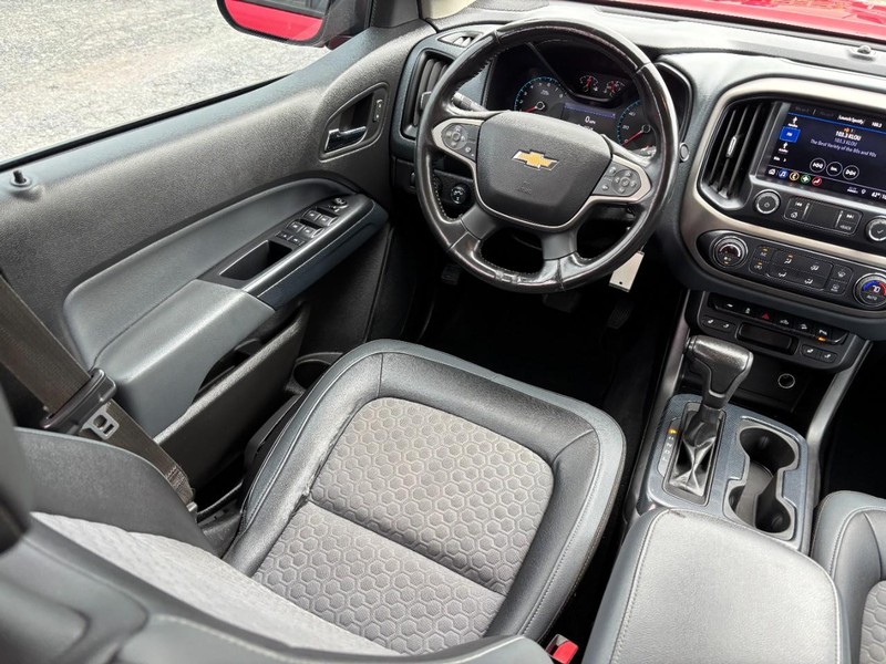 Chevrolet Colorado Vehicle Full-screen Gallery Image 12