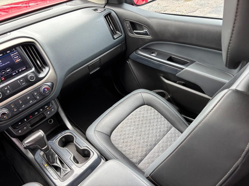 Chevrolet Colorado Vehicle Full-screen Gallery Image 14