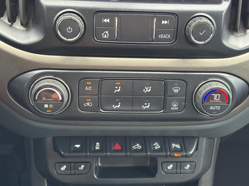 Chevrolet Colorado Vehicle Full-screen Gallery Image 22