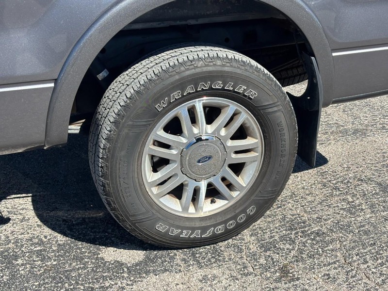 Ford F-150 Vehicle Full-screen Gallery Image 12