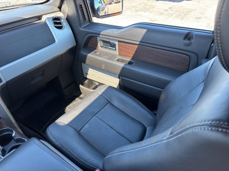 Ford F-150 Vehicle Full-screen Gallery Image 16