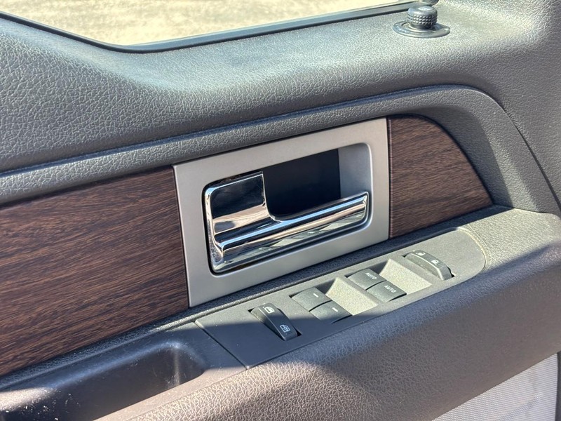 Ford F-150 Vehicle Full-screen Gallery Image 18