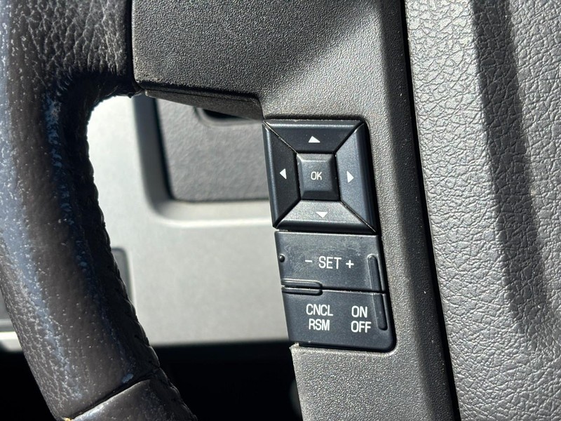 Ford F-150 Vehicle Full-screen Gallery Image 19
