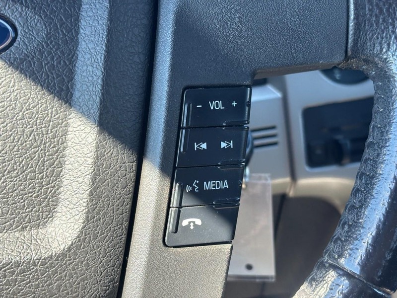 Ford F-150 Vehicle Full-screen Gallery Image 20