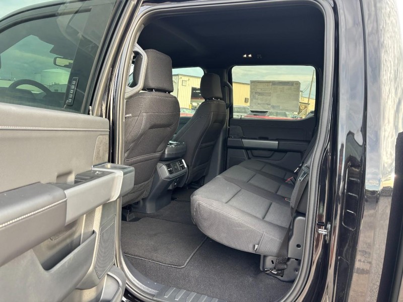 Ford F-150 Vehicle Full-screen Gallery Image 13