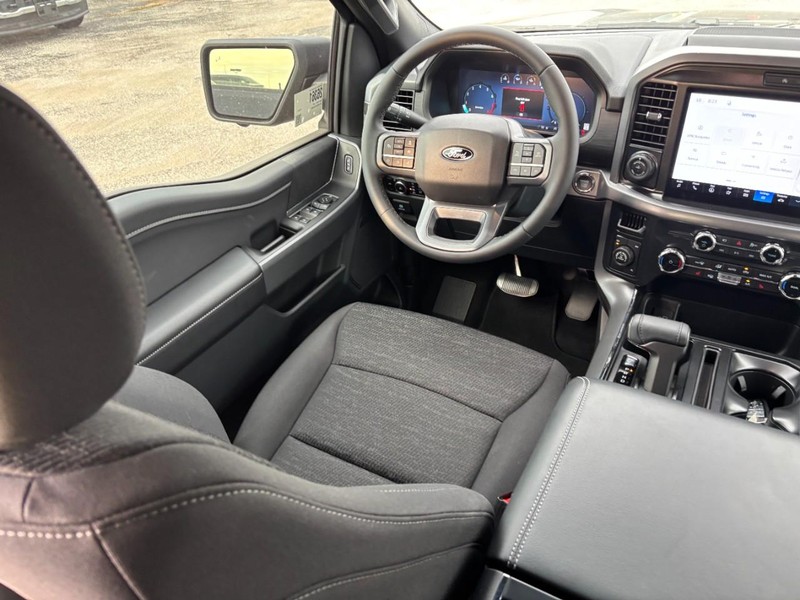 Ford F-150 Vehicle Full-screen Gallery Image 14