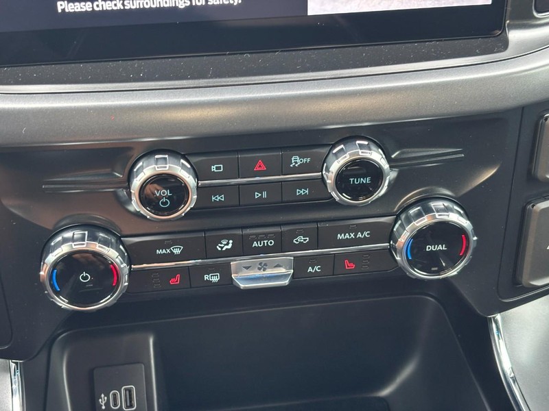 Ford F-150 Vehicle Full-screen Gallery Image 25