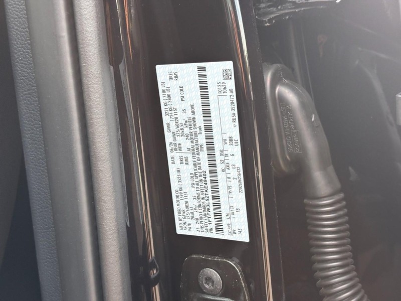 Ford F-150 Vehicle Full-screen Gallery Image 26