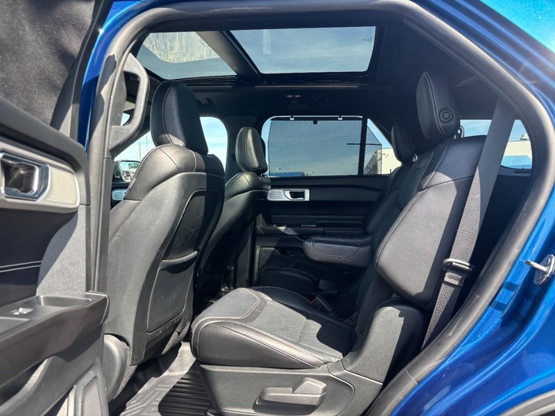 Ford Explorer Vehicle Full-screen Gallery Image 14