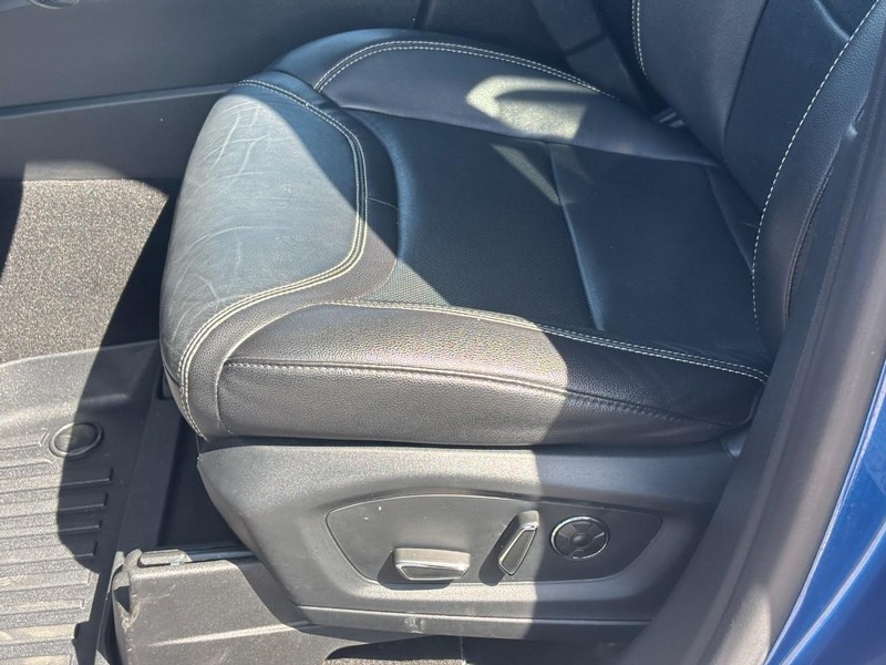 Ford Explorer Vehicle Full-screen Gallery Image 18