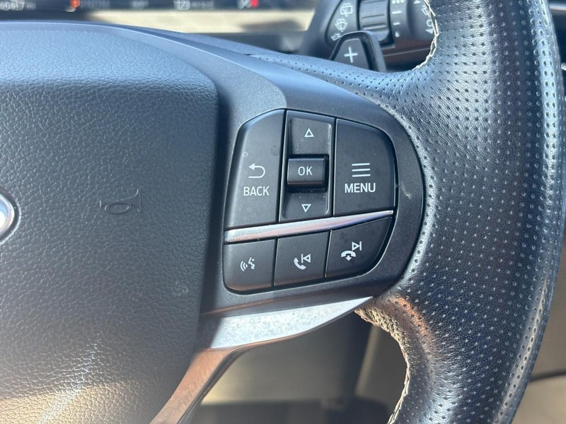 Ford Explorer Vehicle Full-screen Gallery Image 21