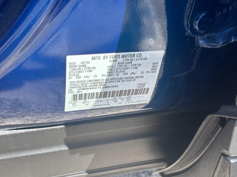 Ford Explorer Vehicle Full-screen Gallery Image 26