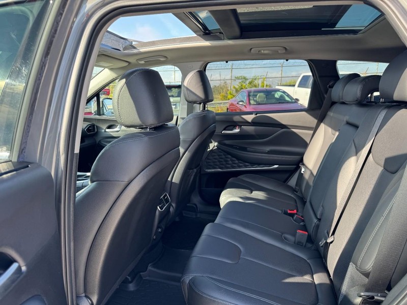 Hyundai Santa Fe Vehicle Image 12