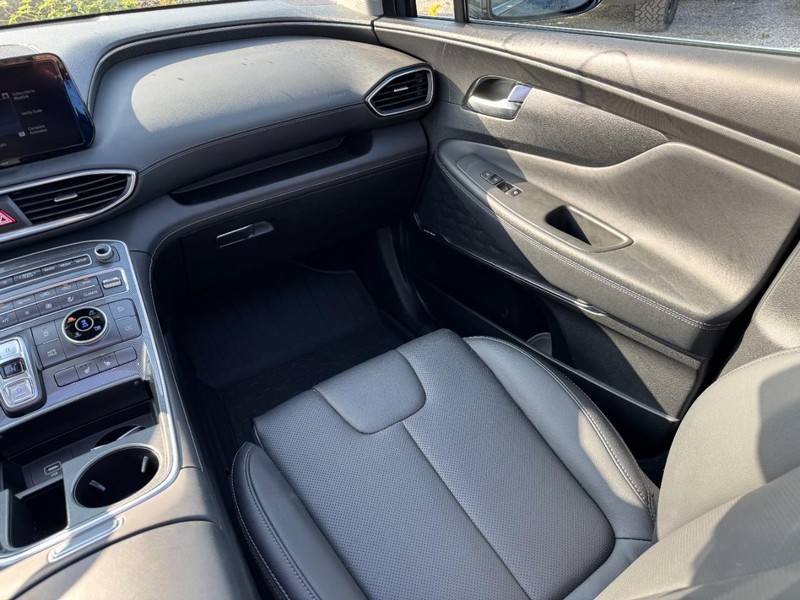 Hyundai Santa Fe Vehicle Image 16