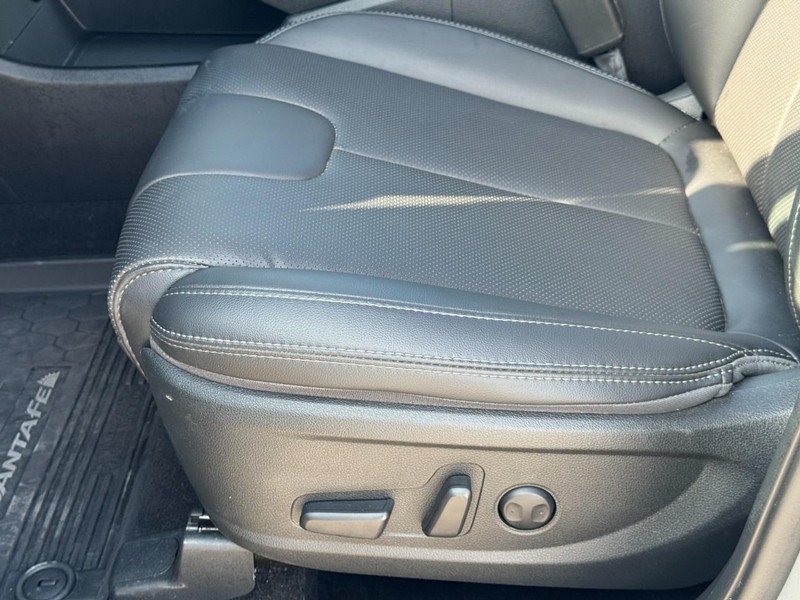 Hyundai Santa Fe Vehicle Image 26