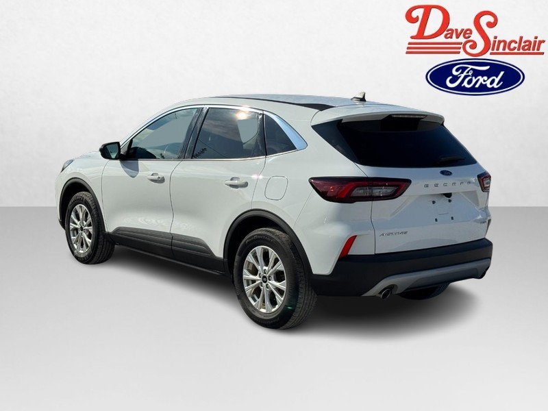 Ford Escape Vehicle Full-screen Gallery Image 09