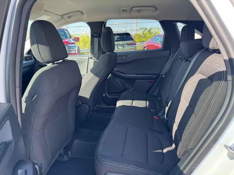 Ford Escape Vehicle Full-screen Gallery Image 12
