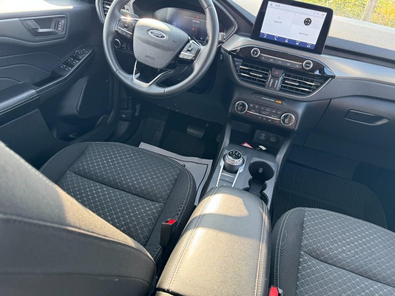 Ford Escape Vehicle Full-screen Gallery Image 14