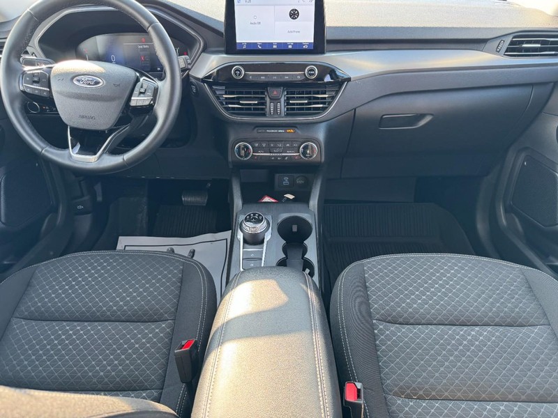 Ford Escape Vehicle Full-screen Gallery Image 15