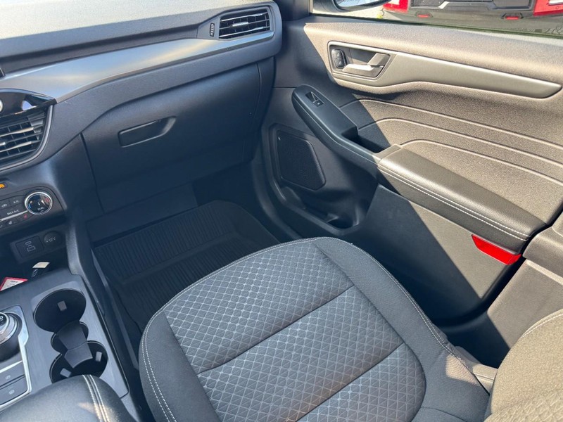 Ford Escape Vehicle Full-screen Gallery Image 16