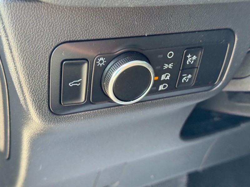 Ford Escape Vehicle Full-screen Gallery Image 17