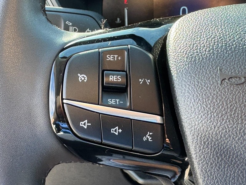 Ford Escape Vehicle Full-screen Gallery Image 18