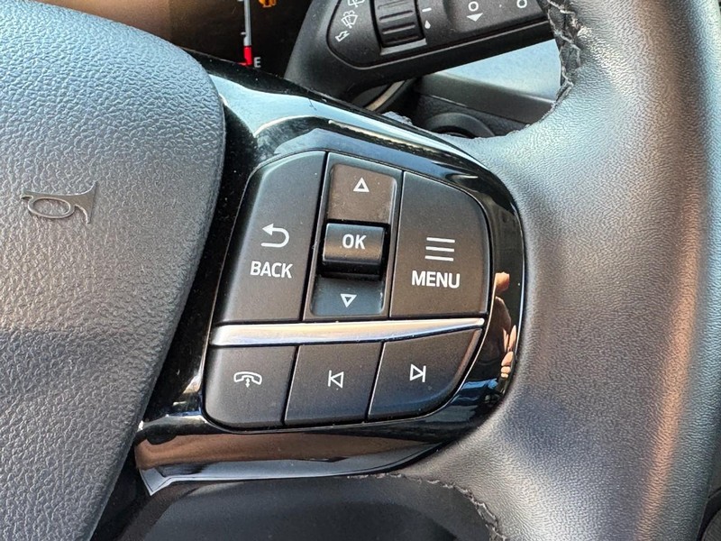 Ford Escape Vehicle Full-screen Gallery Image 19