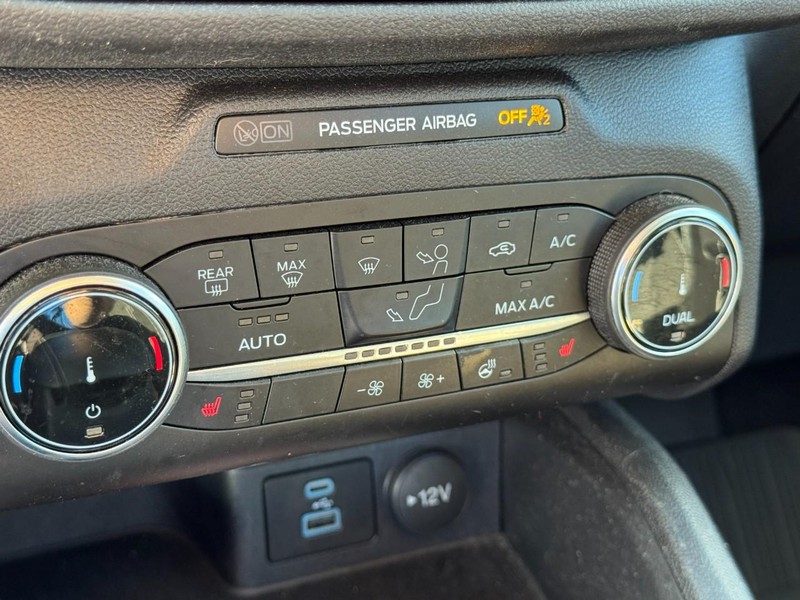 Ford Escape Vehicle Full-screen Gallery Image 21