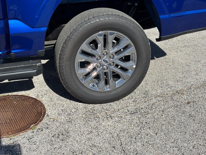 Ford F-150 Vehicle Full-screen Gallery Image 12