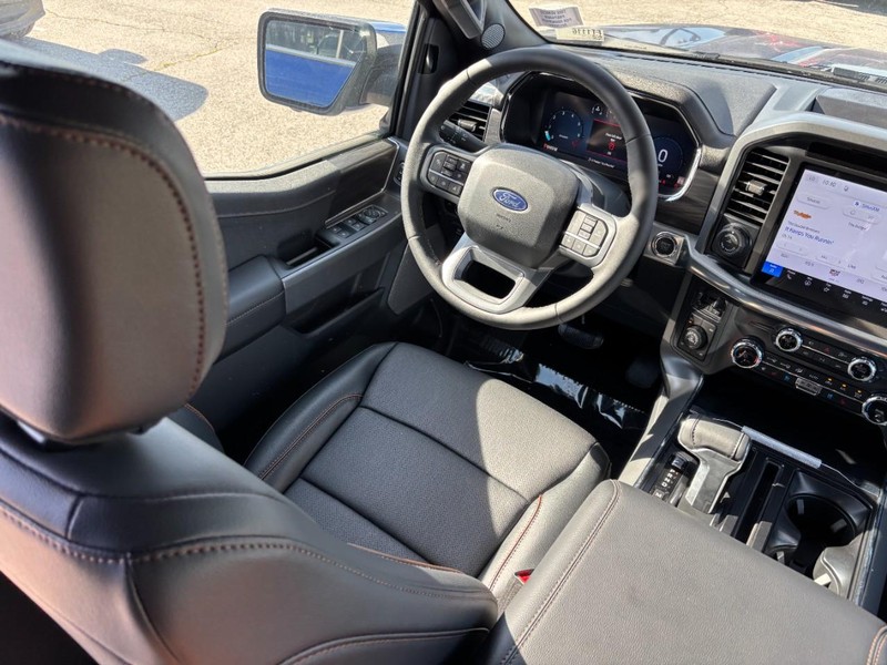 Ford F-150 Vehicle Full-screen Gallery Image 14
