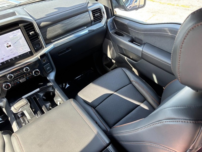 Ford F-150 Vehicle Full-screen Gallery Image 16