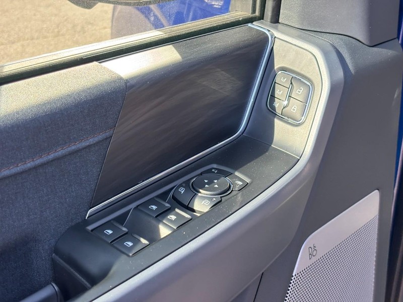 Ford F-150 Vehicle Full-screen Gallery Image 18