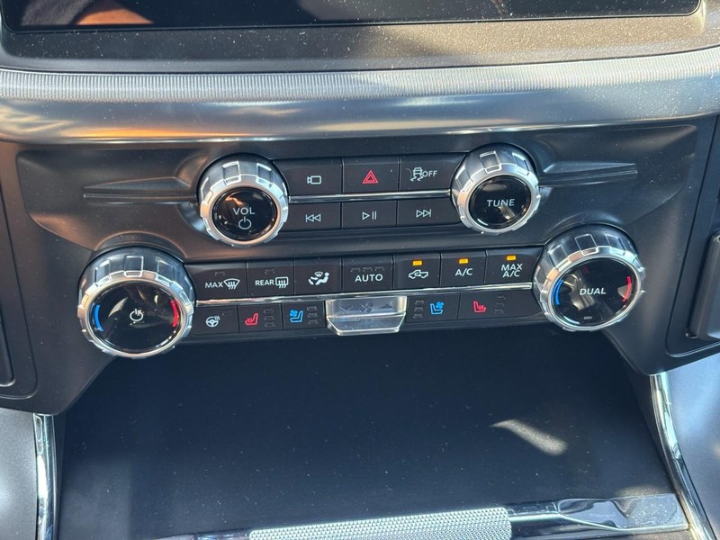 Ford F-150 Vehicle Full-screen Gallery Image 25