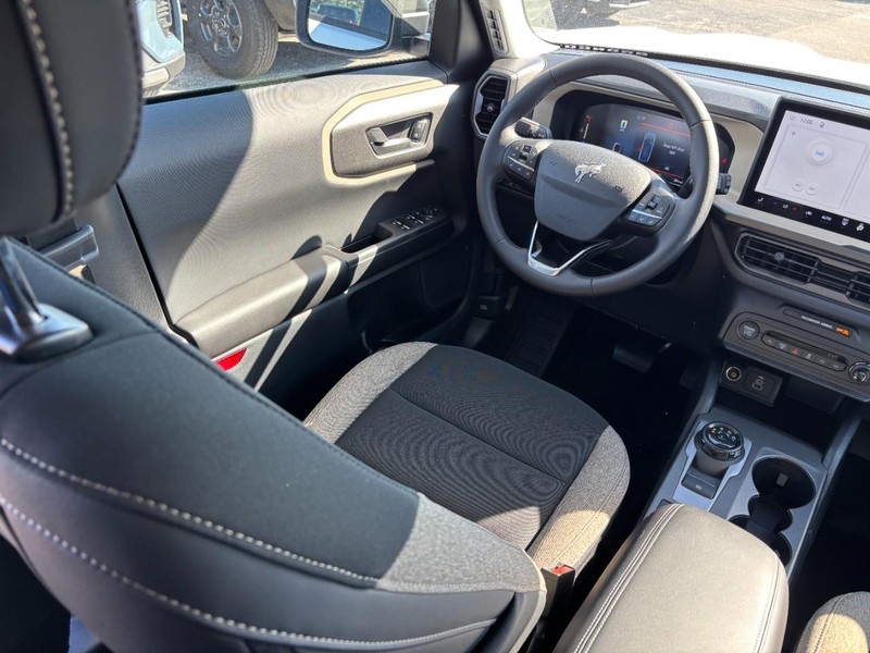 Ford Bronco Sport Vehicle Full-screen Gallery Image 14