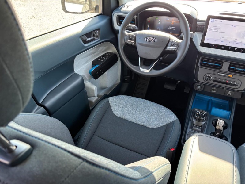 Ford Maverick Vehicle Full-screen Gallery Image 14