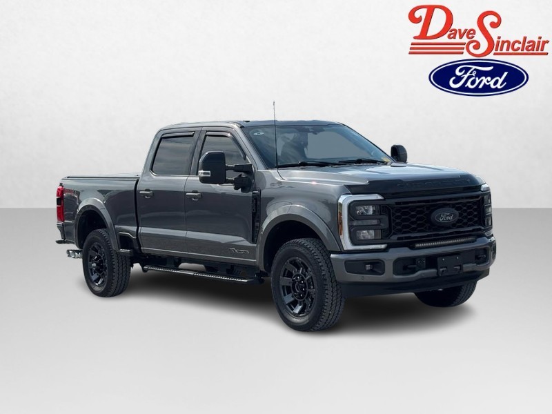 Ford Super Duty F-350 SRW Vehicle Full-screen Gallery Image 04