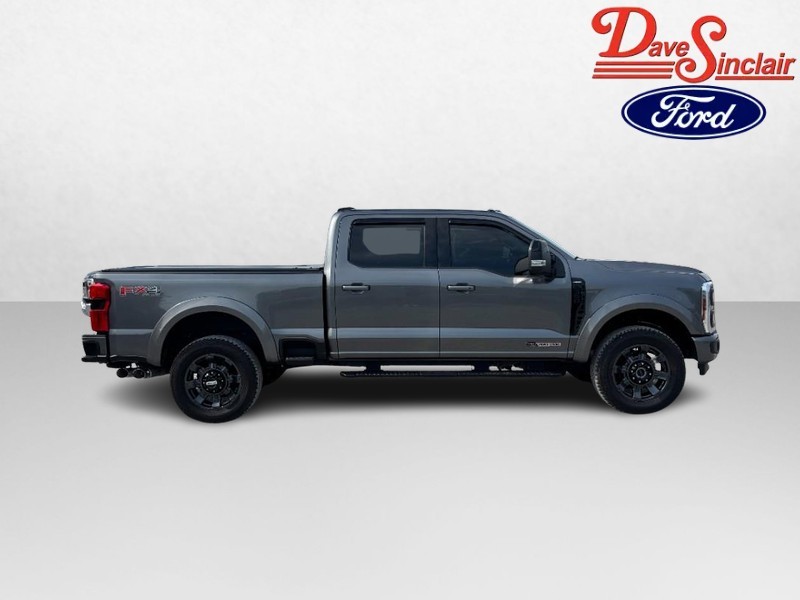 Ford Super Duty F-350 SRW Vehicle Full-screen Gallery Image 05